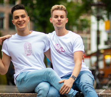 #uitdekastenvandestraat: pride merchandise